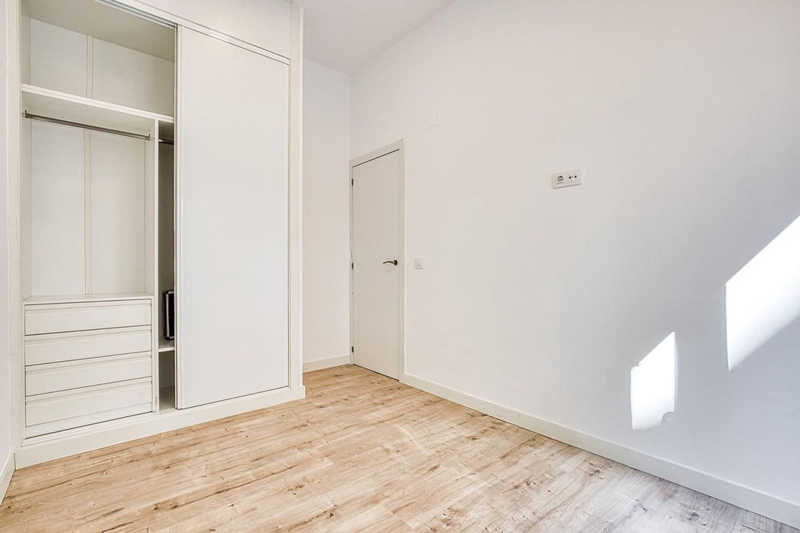 2 bedroom Flat for sale in Madrid city - € 487,000 (Ref: 9695343)