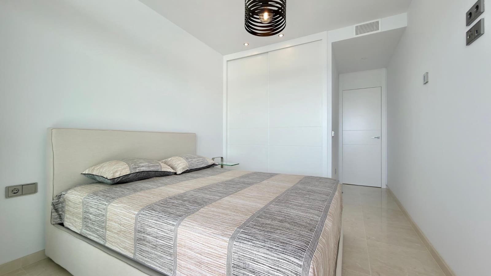 3 bedroom Penthouse for sale in Benidorm with pool - € 1,339,000 (Ref: 9695345)