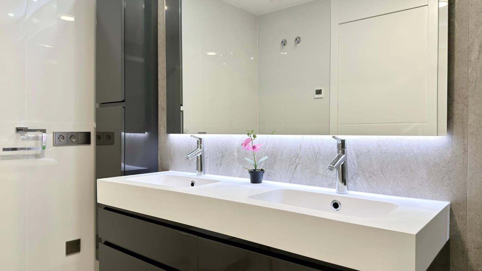 3 bedroom Penthouse for sale in Benidorm with pool - € 1,339,000 (Ref: 9695345)