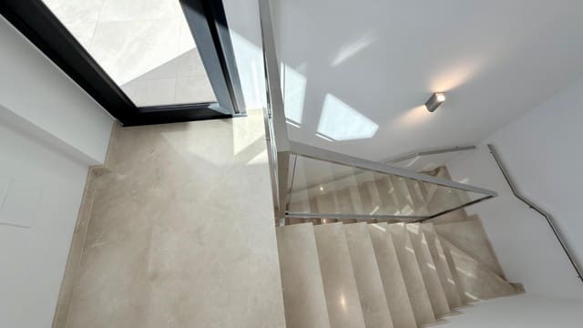 3 soveværelse Penthouse til salg i Playa Poniente, Benidorm med swimmingpool - € 1.339.000 (Ref: 9695345)