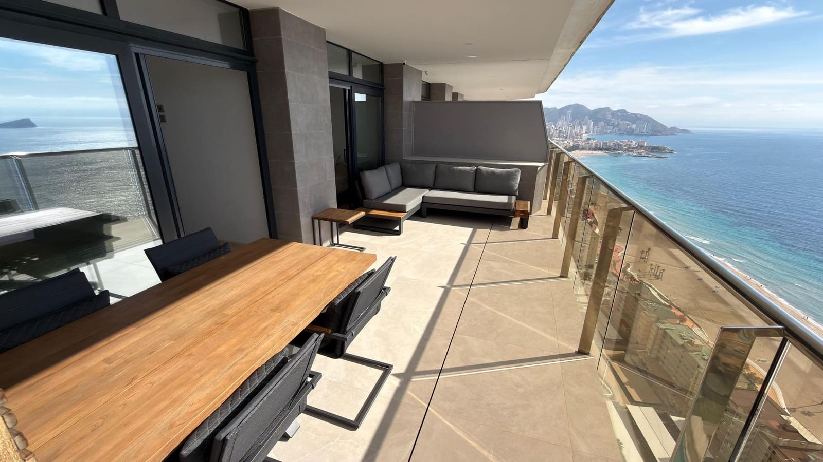 3 bedroom Penthouse for sale in Benidorm with pool - € 1,339,000 (Ref: 9695345)