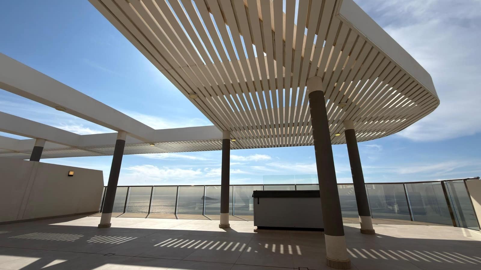 3 bedroom Penthouse for sale in Benidorm with pool - € 1,339,000 (Ref: 9695345)