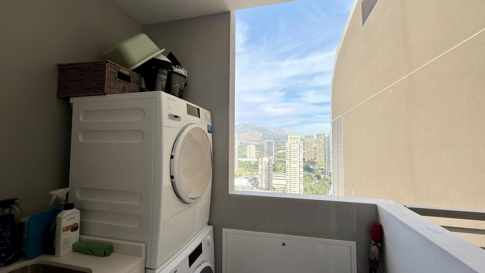 3 bedroom Penthouse for sale in Benidorm with pool - € 1,339,000 (Ref: 9695345)