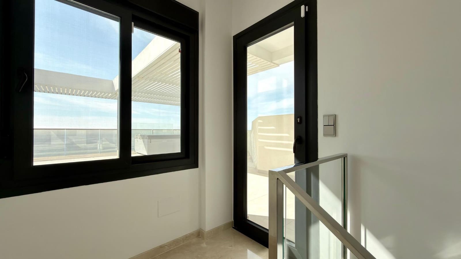 3 bedroom Penthouse for sale in Benidorm with pool - € 1,339,000 (Ref: 9695345)