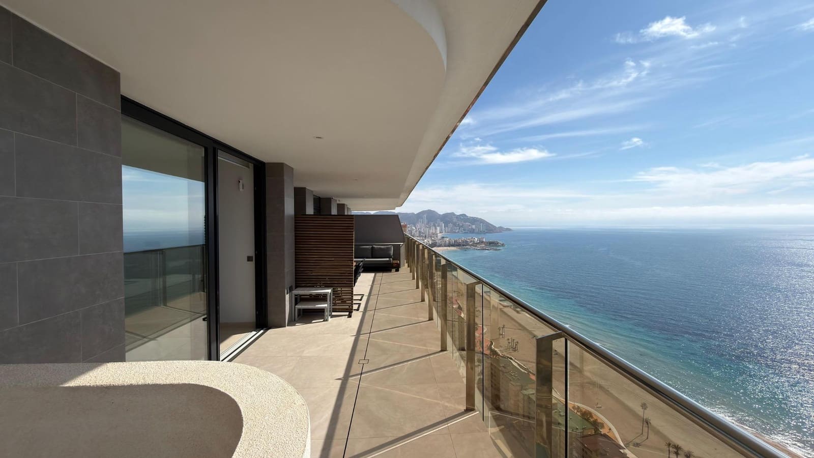 3 bedroom Penthouse for sale in Benidorm with pool - € 1,339,000 (Ref: 9695345)