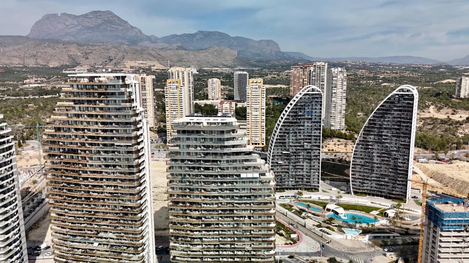 3 bedroom Penthouse for sale in Benidorm with pool - € 1,339,000 (Ref: 9695345)