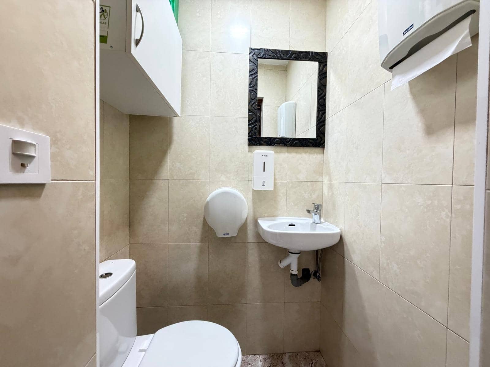 Comercial para venda em Torrevieja - 200 000 € (Ref: 9695348)