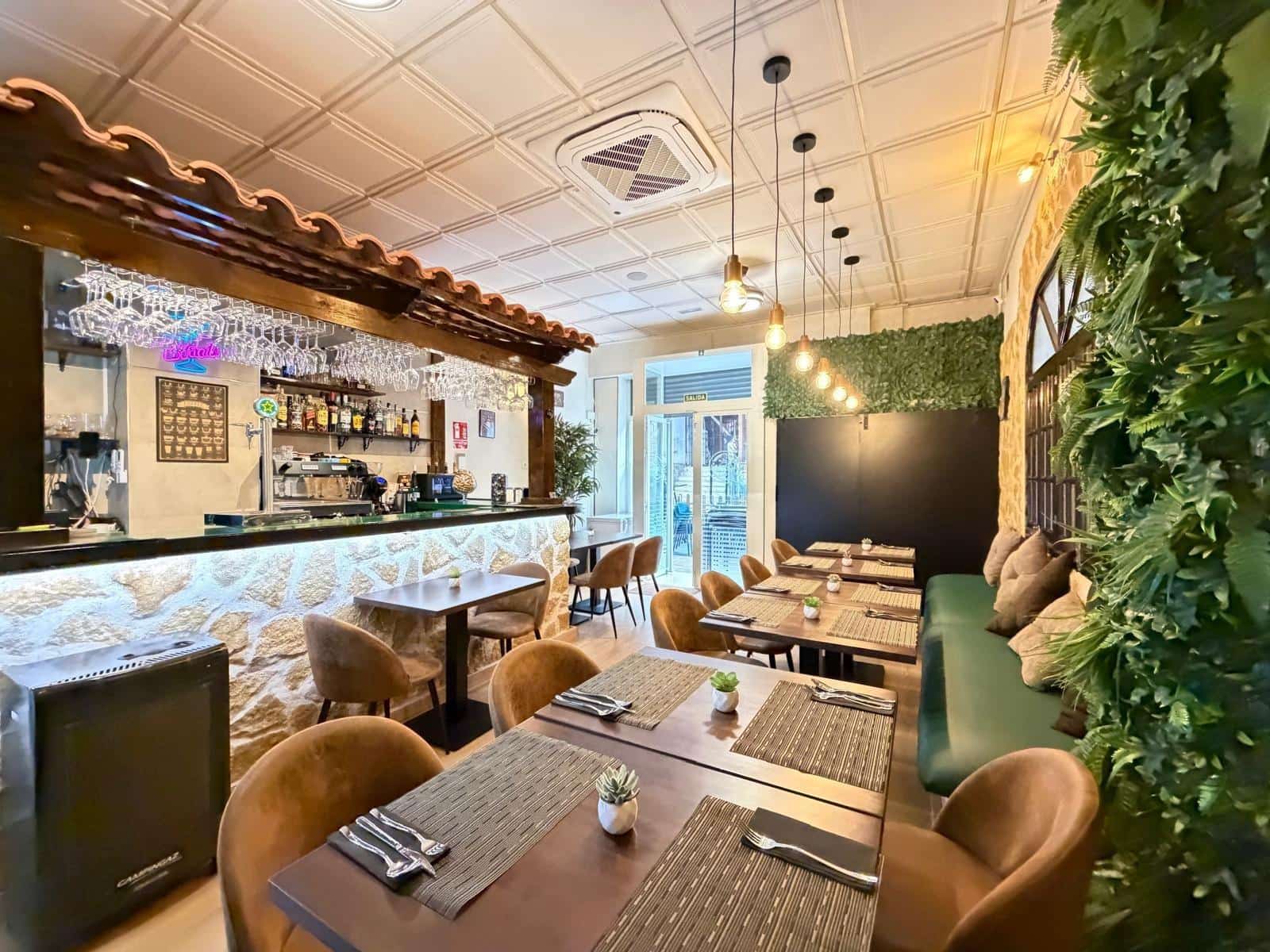 Comercial para venda em Torrevieja - 200 000 € (Ref: 9695348)