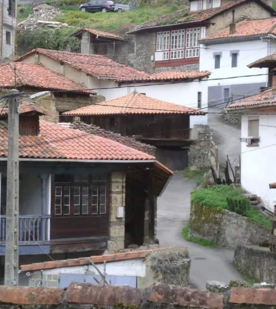 2 bedroom Finca/Country House for sale in Oviedo - € 28,000 (Ref: 9701632)