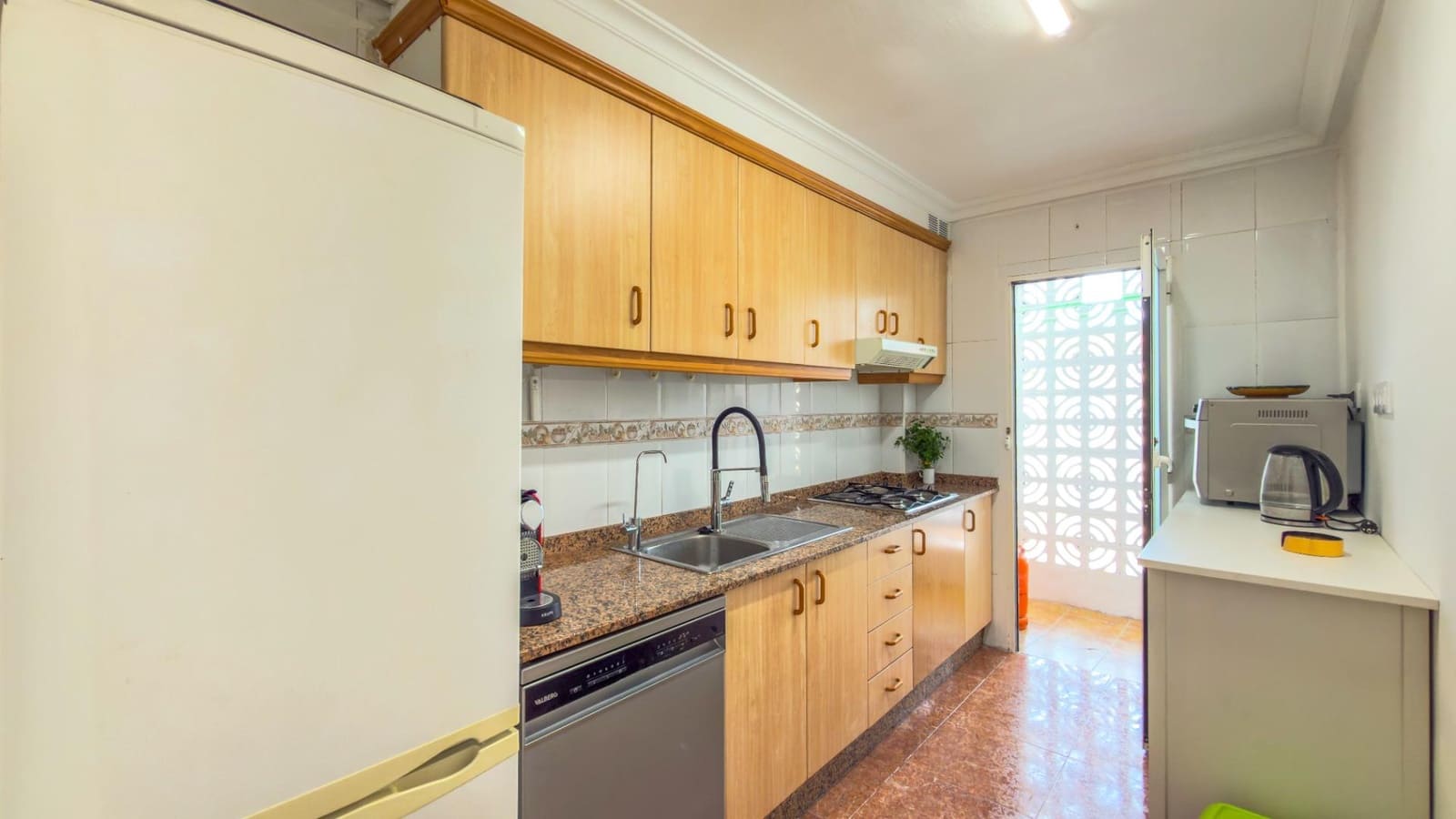 3 bedroom Penthouse for sale in Alicante / Alacant city - € 120,000 (Ref: 9711968)