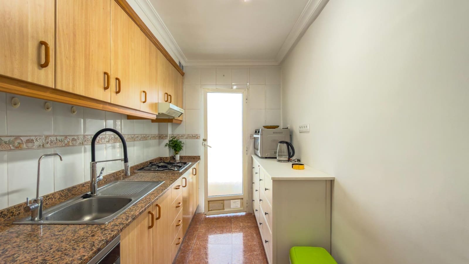 3 bedroom Penthouse for sale in Alicante / Alacant city - € 120,000 (Ref: 9711968)