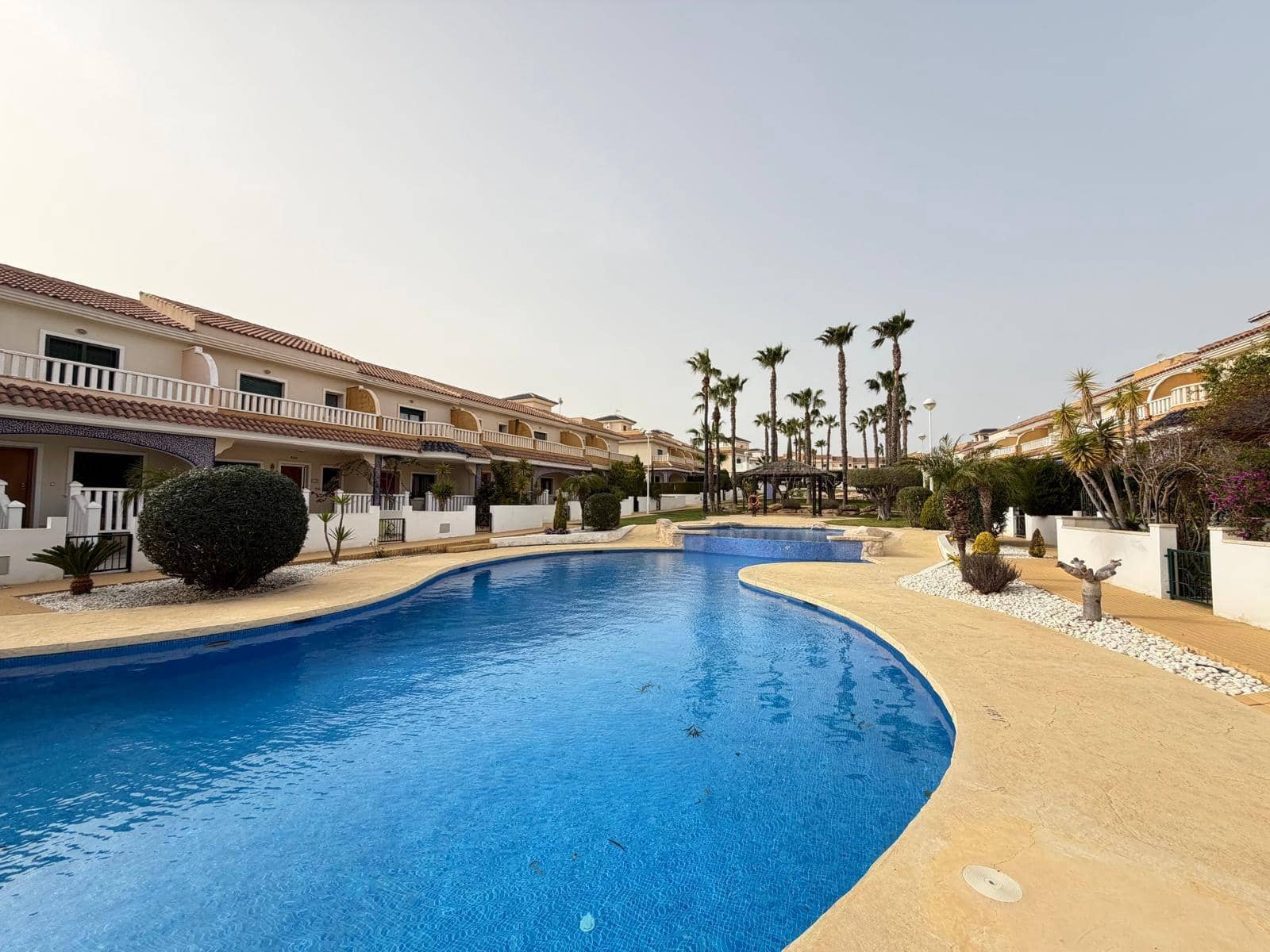 2 soveværelse Bungalow til salg i Dona Pepa med swimmingpool - € 159.900 (Ref: 9711973)