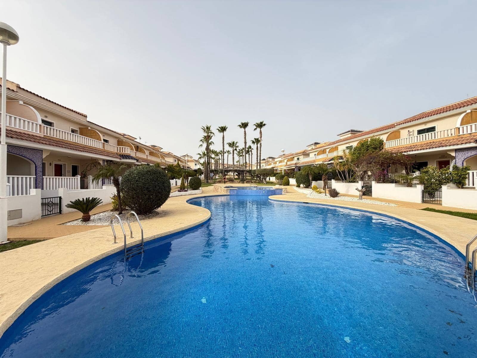 2 soveværelse Bungalow til salg i Dona Pepa med swimmingpool - € 159.900 (Ref: 9711973)