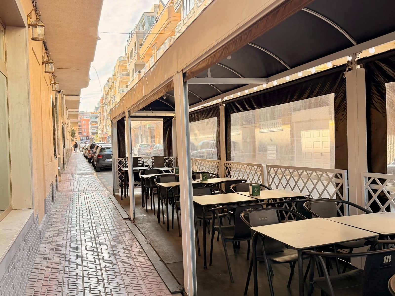 Comercial para venda em Torrevieja - 46 990 € (Ref: 9719956)