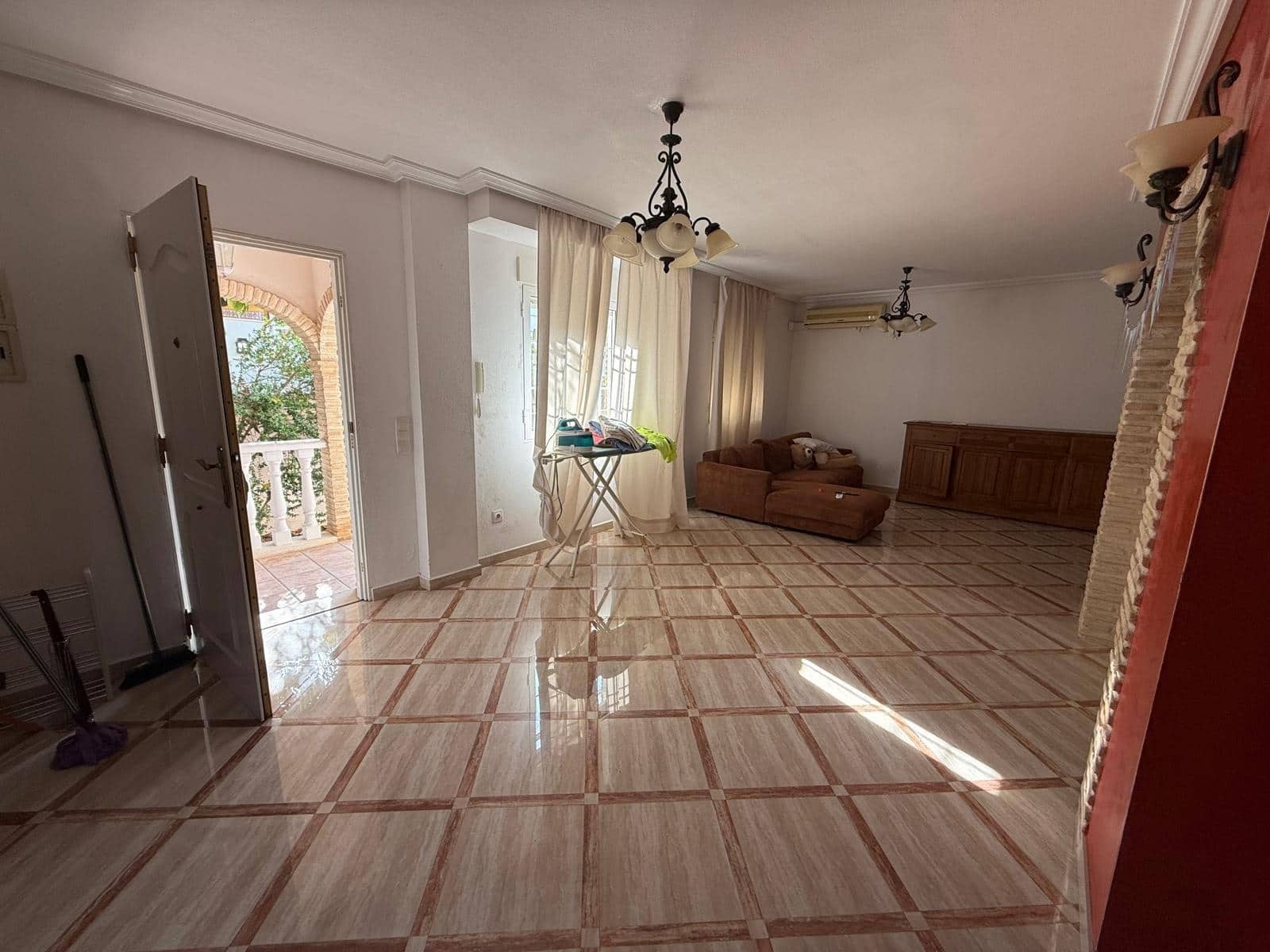 5 soveværelse Semi-Rækkehus til salg i La Mata - € 590.000 (Ref: 9719957)