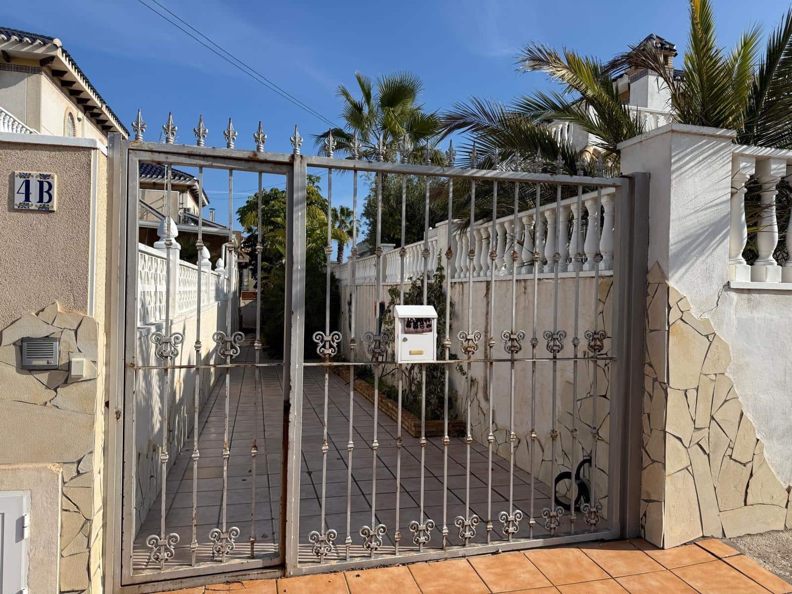 5 soveværelse Semi-Rækkehus til salg i La Mata - € 590.000 (Ref: 9719957)