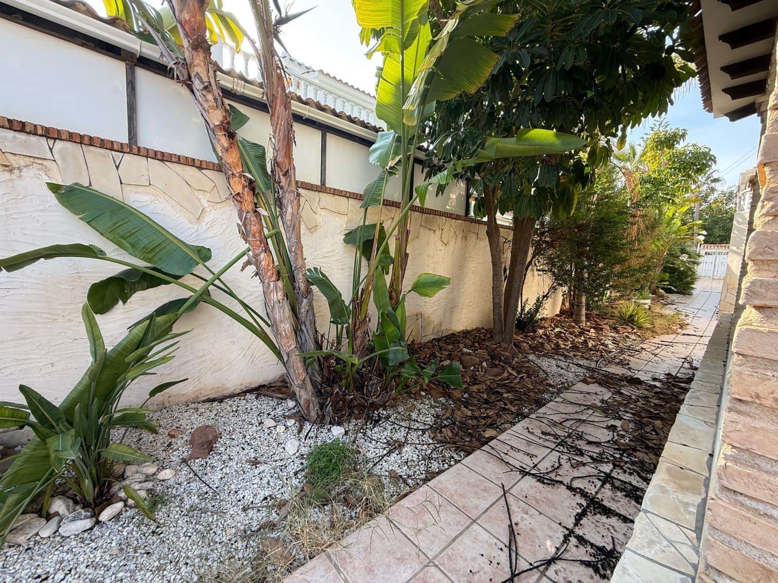 5 soveværelse Semi-Rækkehus til salg i La Mata - € 590.000 (Ref: 9719957)