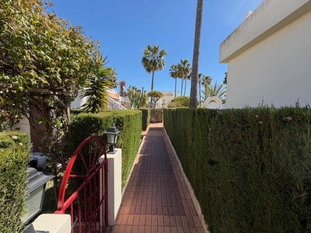 1 chambre Bungalow à vendre à La Siesta, Torrevieja avec piscine - 142 000 € (Ref: 9732123)