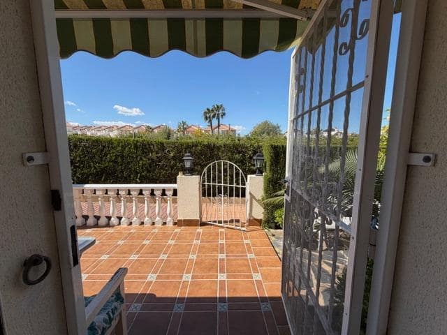 1 chambre Bungalow à vendre à La Siesta, Torrevieja avec piscine - 142 000 € (Ref: 9732123)