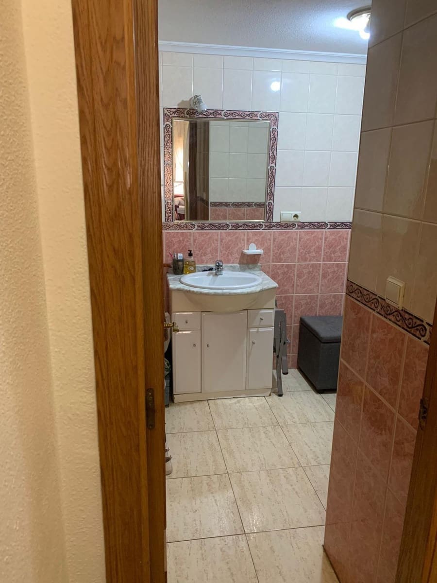 1 bedroom Apartment for sale in Torrevieja - € 95,000 (Ref: 9735584)