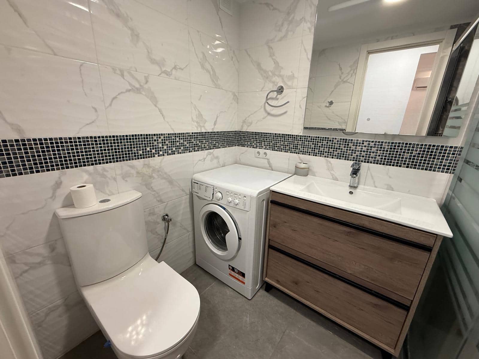 Apartamento de 2 habitaciones en Torrevieja en venta con piscina - 179.900 € (Ref: 9735587)