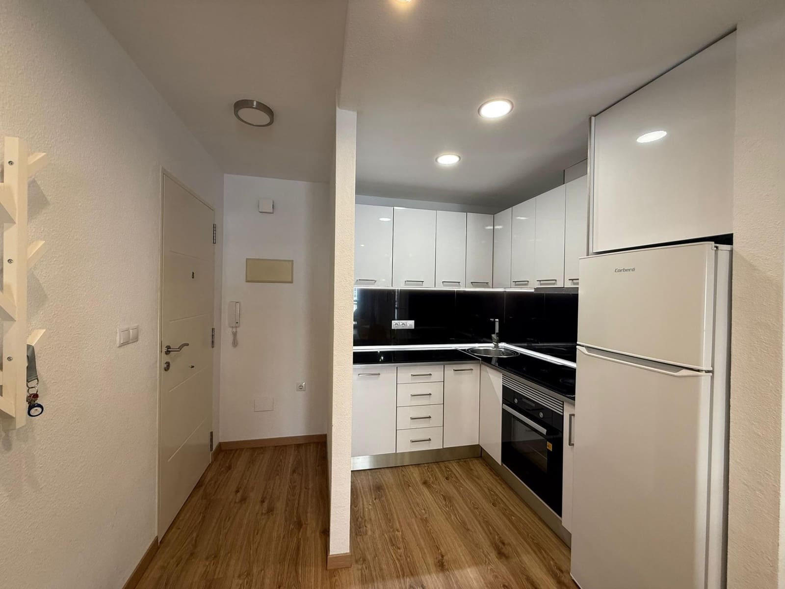 Apartamento de 2 habitaciones en Torrevieja en venta con piscina - 179.900 € (Ref: 9735587)