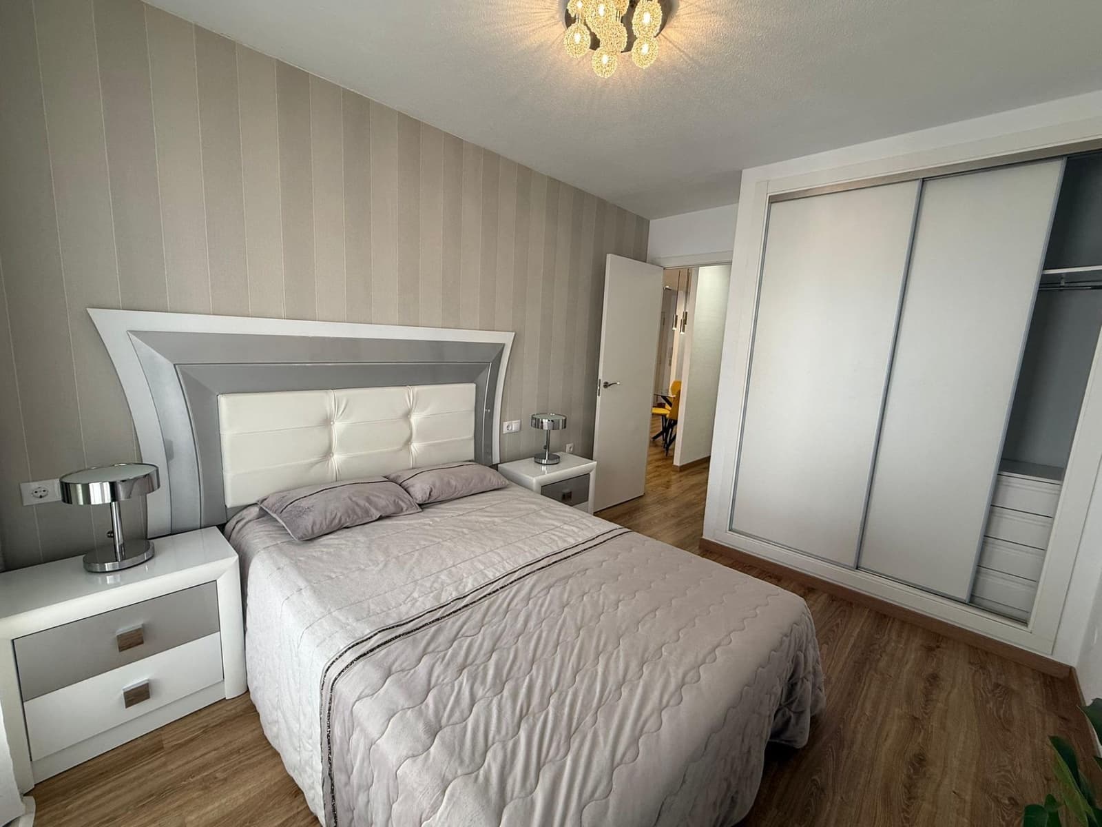 Apartamento de 2 habitaciones en Torrevieja en venta con piscina - 179.900 € (Ref: 9735587)