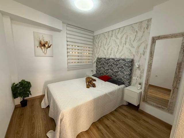 Apartamento de 2 habitaciones en Centro, Torrevieja en venta con piscina - 179.900 € (Ref: 9735587)