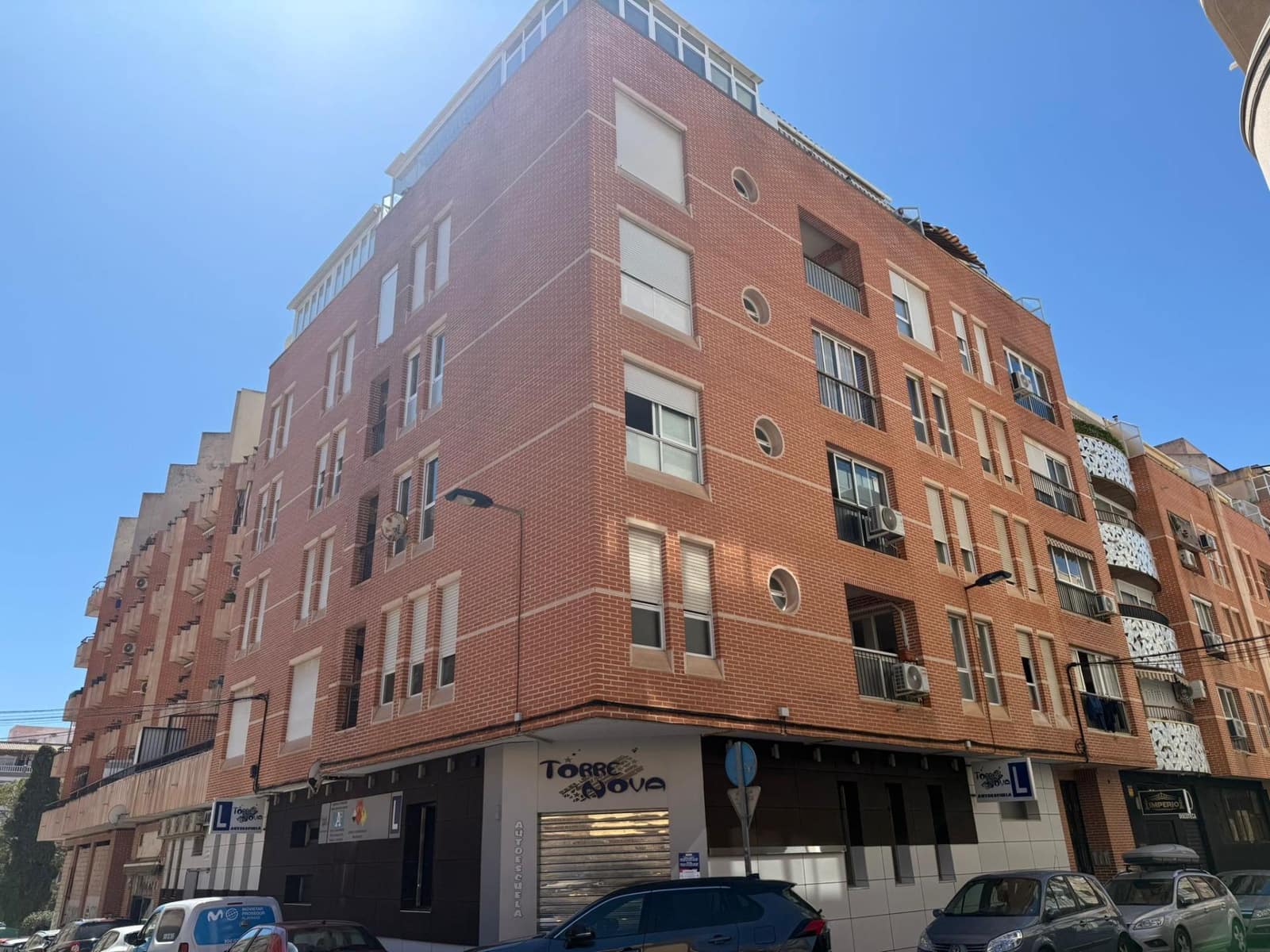 Apartamento de 2 habitaciones en Torrevieja en venta con piscina - 179.900 € (Ref: 9735587)