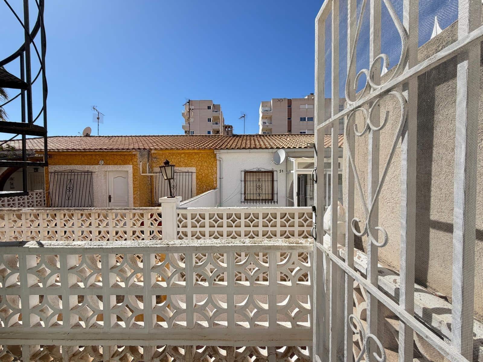 1 Zimmer Reihenhaus zu verkaufen in Torrevieja - 133.000 € (Ref: 9738565)