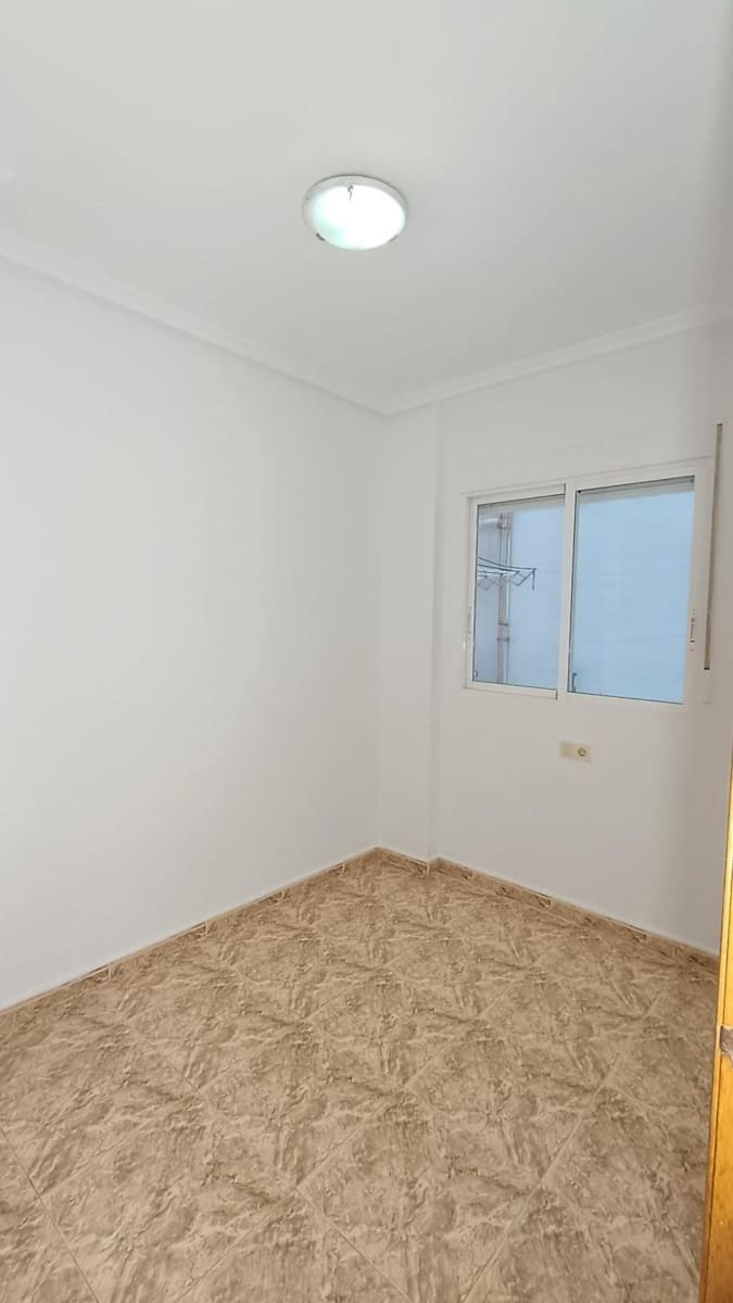 2 slaapkamer Appartement te koop in Torrevieja - € 109.000 (Ref: 9738567)