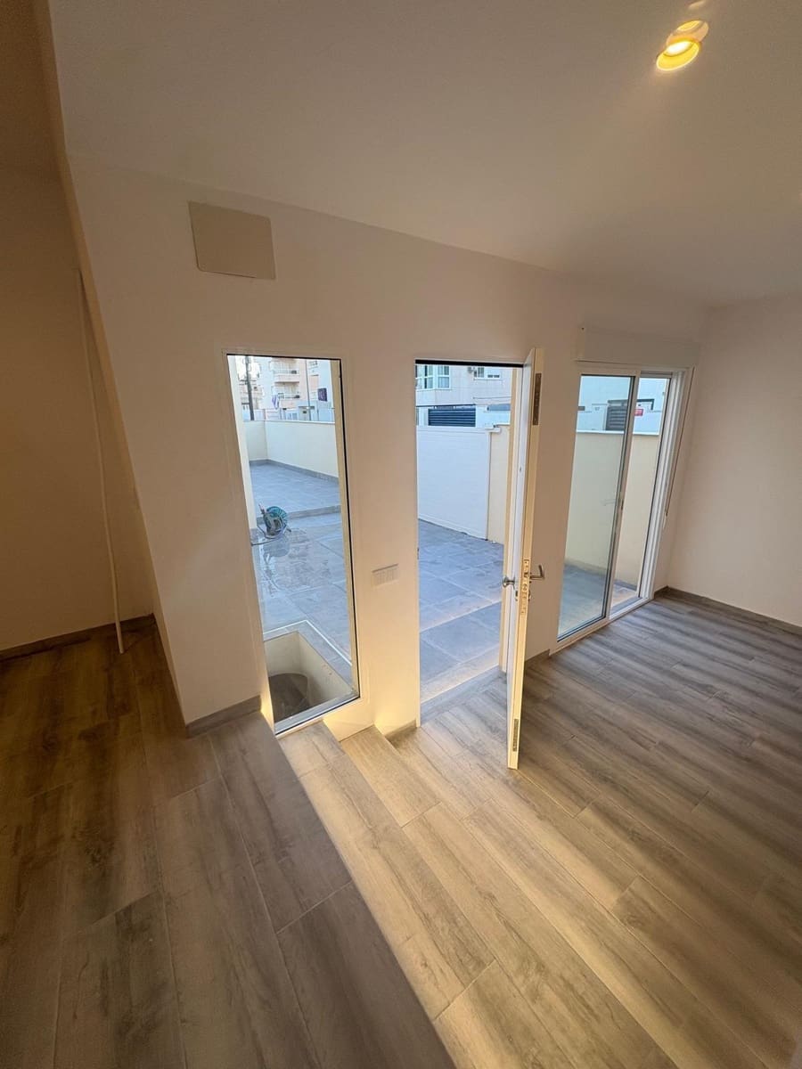 2 sovrum Radhus till salu i Torrevieja - 235 000 € (Ref: 9761981)