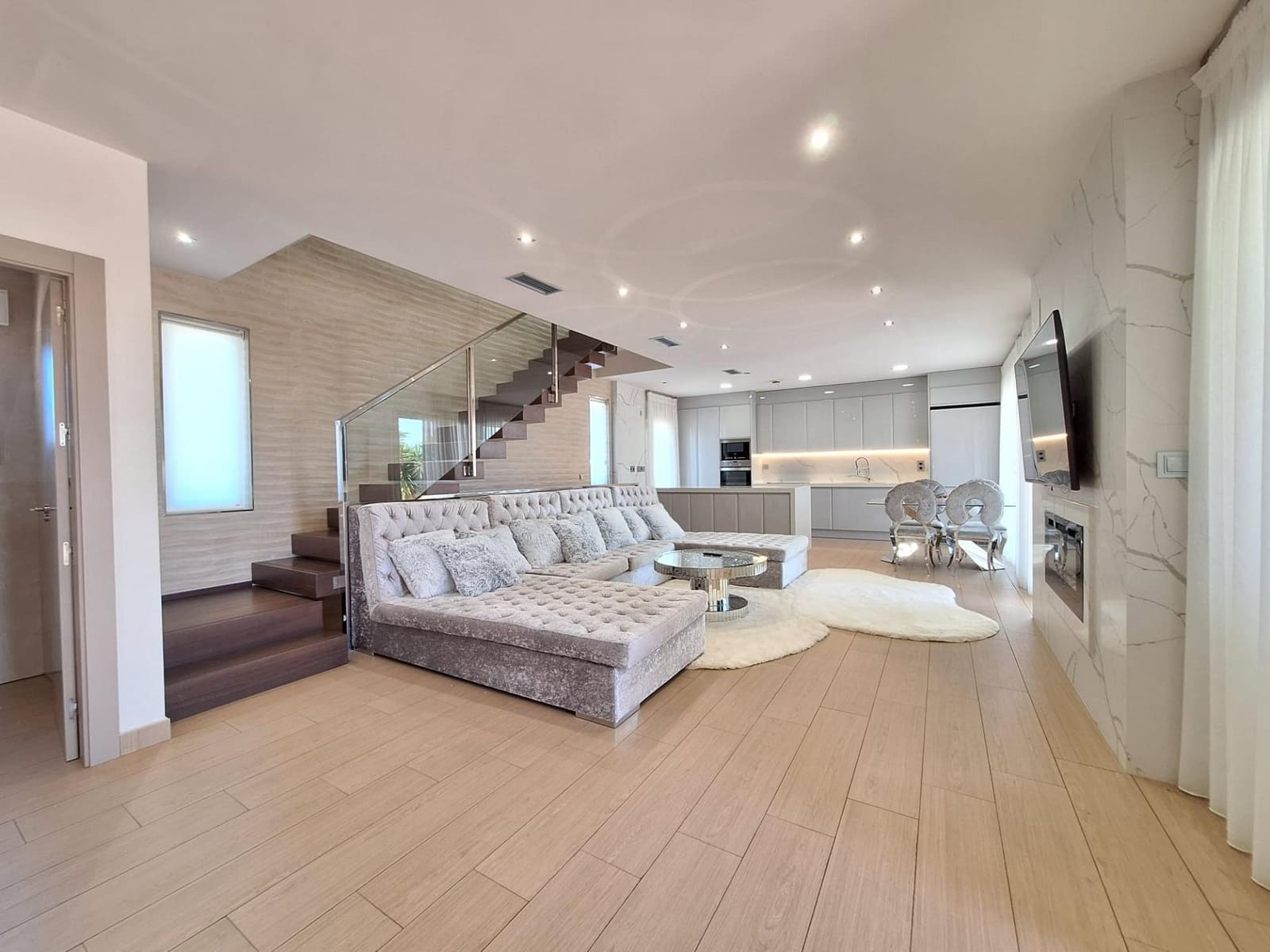 4 soverom Villa til salgs i Torrevieja med svømmebasseng garasje - € 1 050 000 (Ref: 9780558)