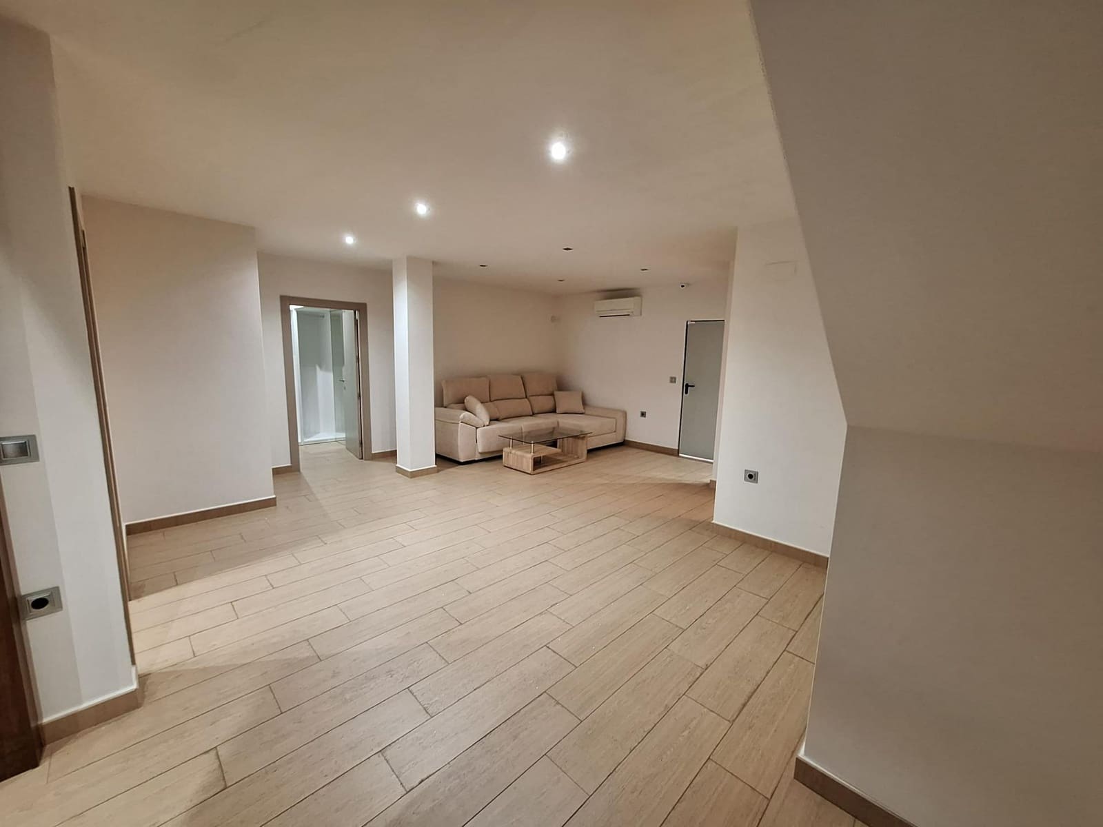 4 soverom Villa til salgs i Torrevieja med svømmebasseng garasje - € 1 050 000 (Ref: 9780558)