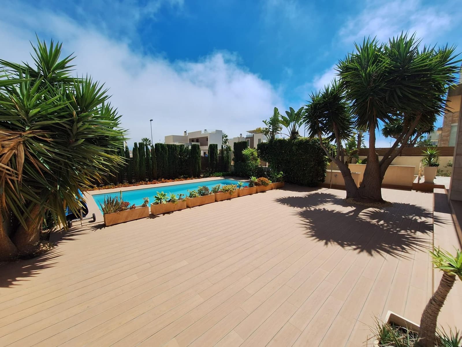 4 soverom Villa til salgs i Torrevieja med svømmebasseng garasje - € 1 050 000 (Ref: 9780558)