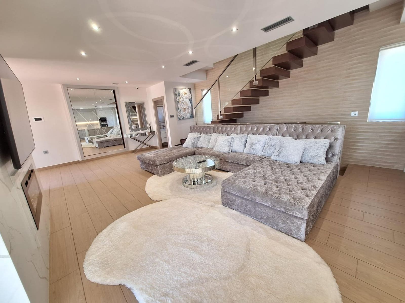 4 soverom Villa til salgs i Torrevieja med svømmebasseng garasje - € 1 050 000 (Ref: 9780558)