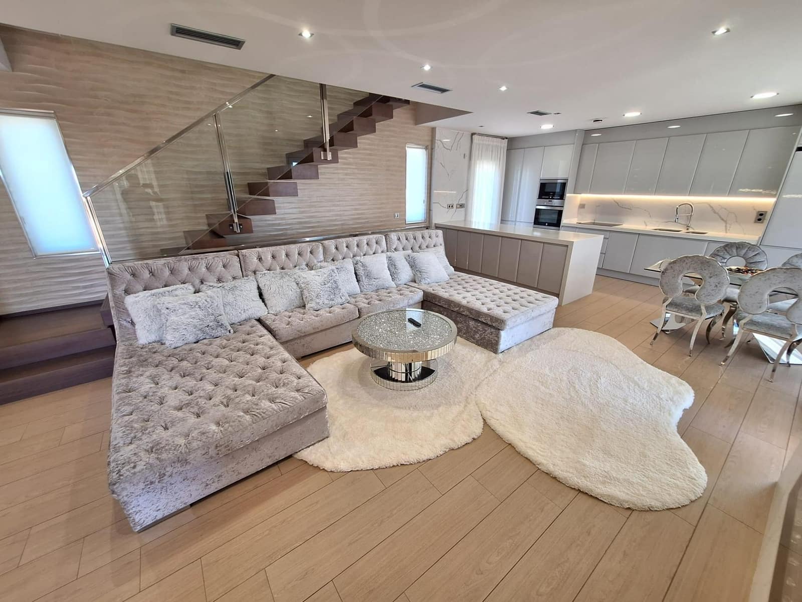 4 soverom Villa til salgs i Torrevieja med svømmebasseng garasje - € 1 050 000 (Ref: 9780558)