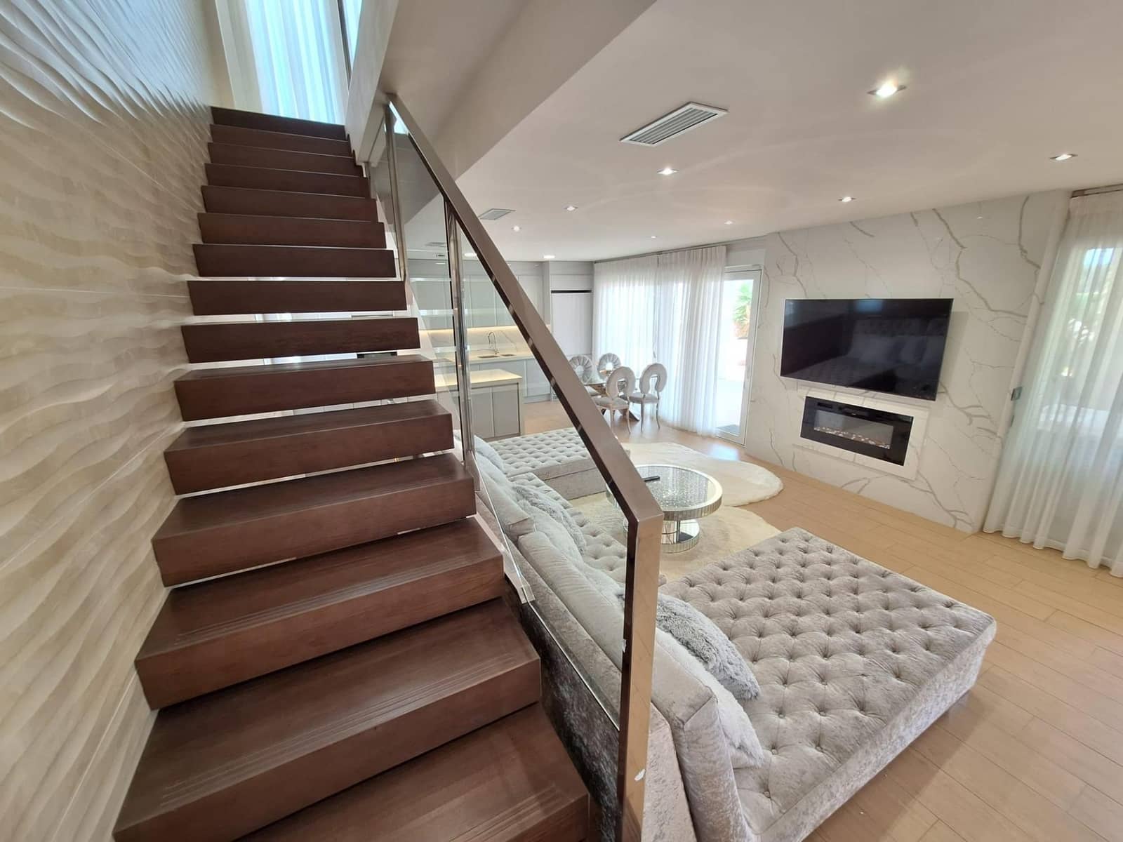 4 soverom Villa til salgs i Torrevieja med svømmebasseng garasje - € 1 050 000 (Ref: 9780558)