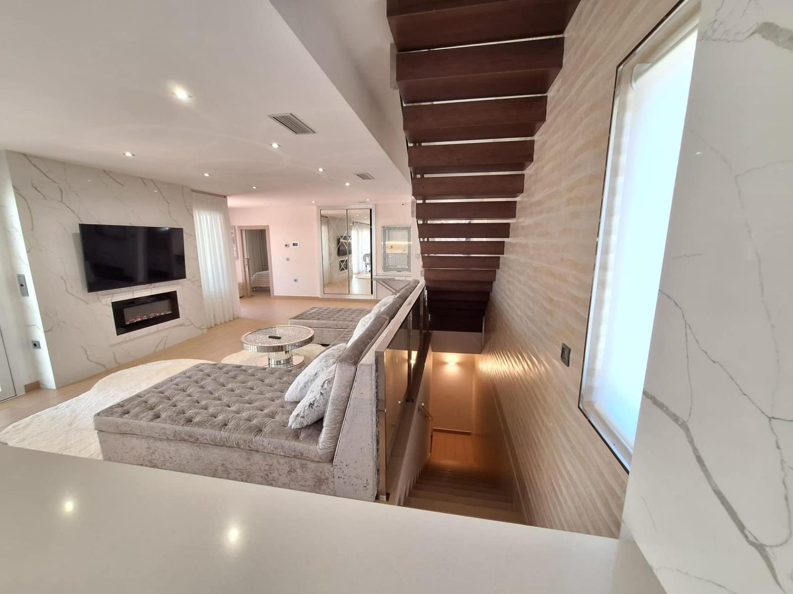 4 soverom Villa til salgs i Torrevieja med svømmebasseng garasje - € 1 050 000 (Ref: 9780558)