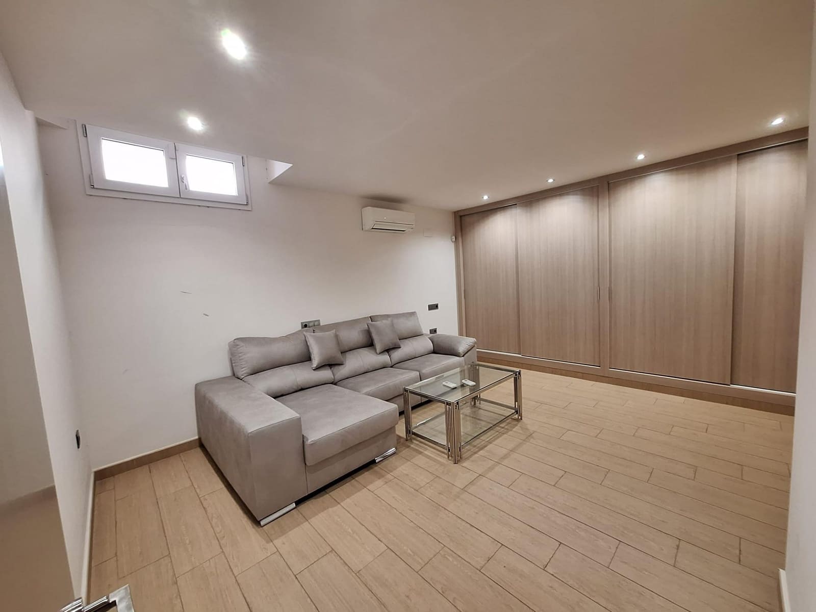 4 soverom Villa til salgs i Torrevieja med svømmebasseng garasje - € 1 050 000 (Ref: 9780558)