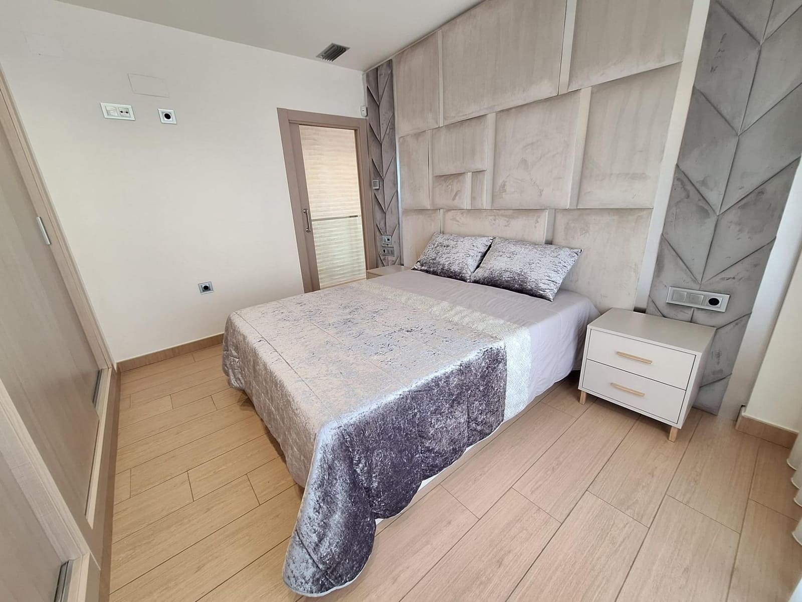 4 soverom Villa til salgs i Torrevieja med svømmebasseng garasje - € 1 050 000 (Ref: 9780558)