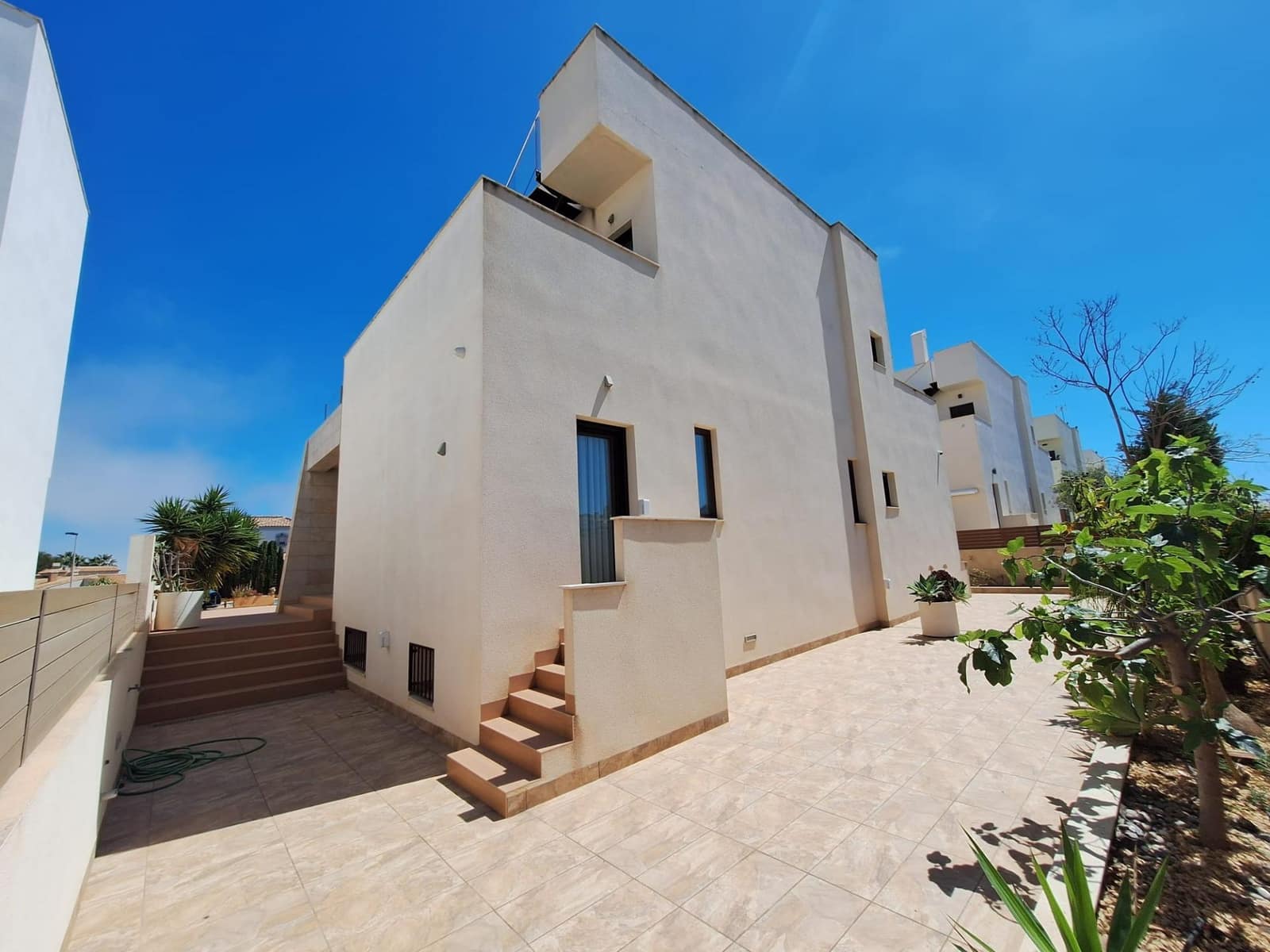 4 soverom Villa til salgs i Torrevieja med svømmebasseng garasje - € 1 050 000 (Ref: 9780558)