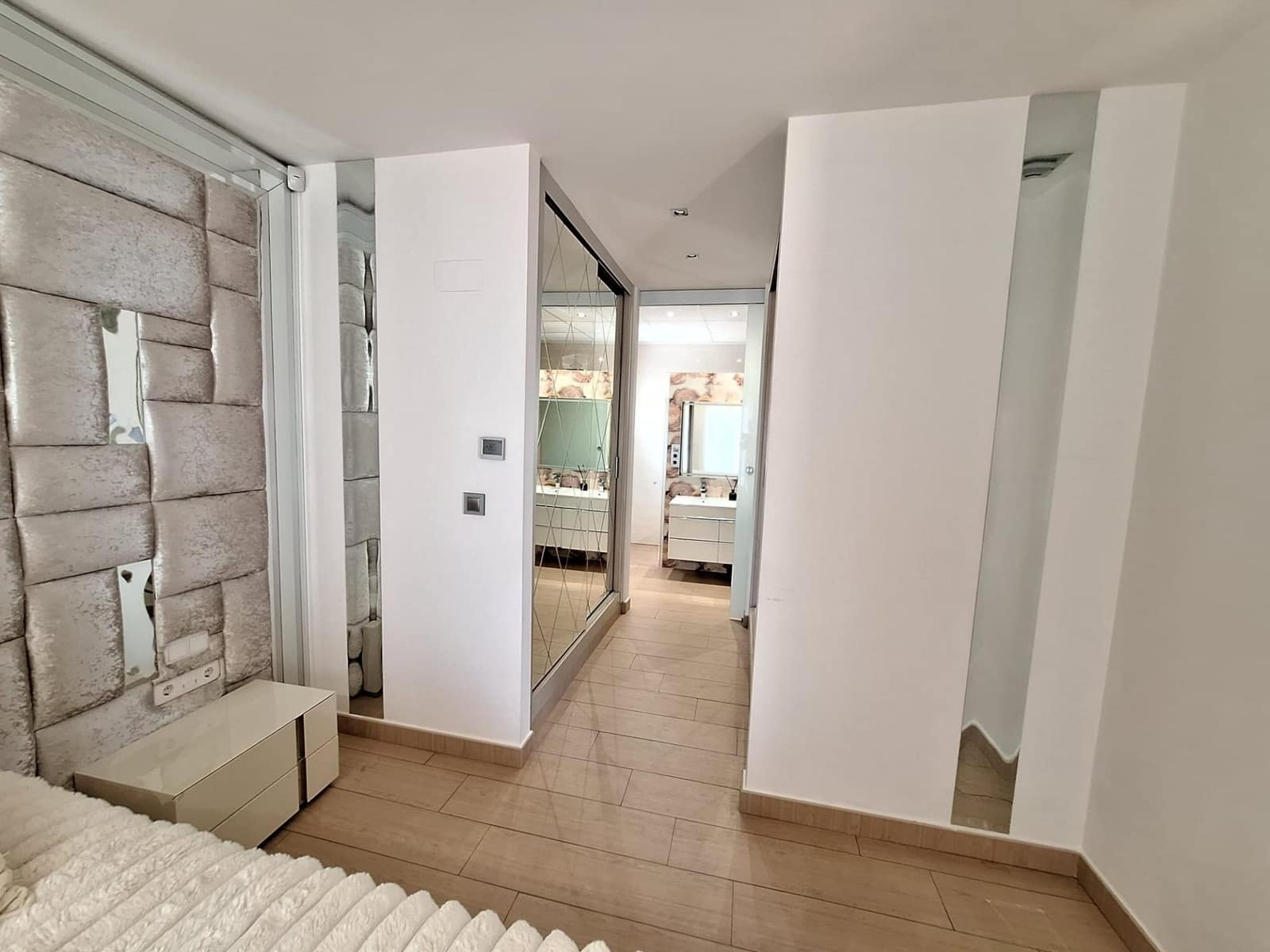 4 soverom Villa til salgs i Torrevieja med svømmebasseng garasje - € 850 000 (Ref: 9780558)