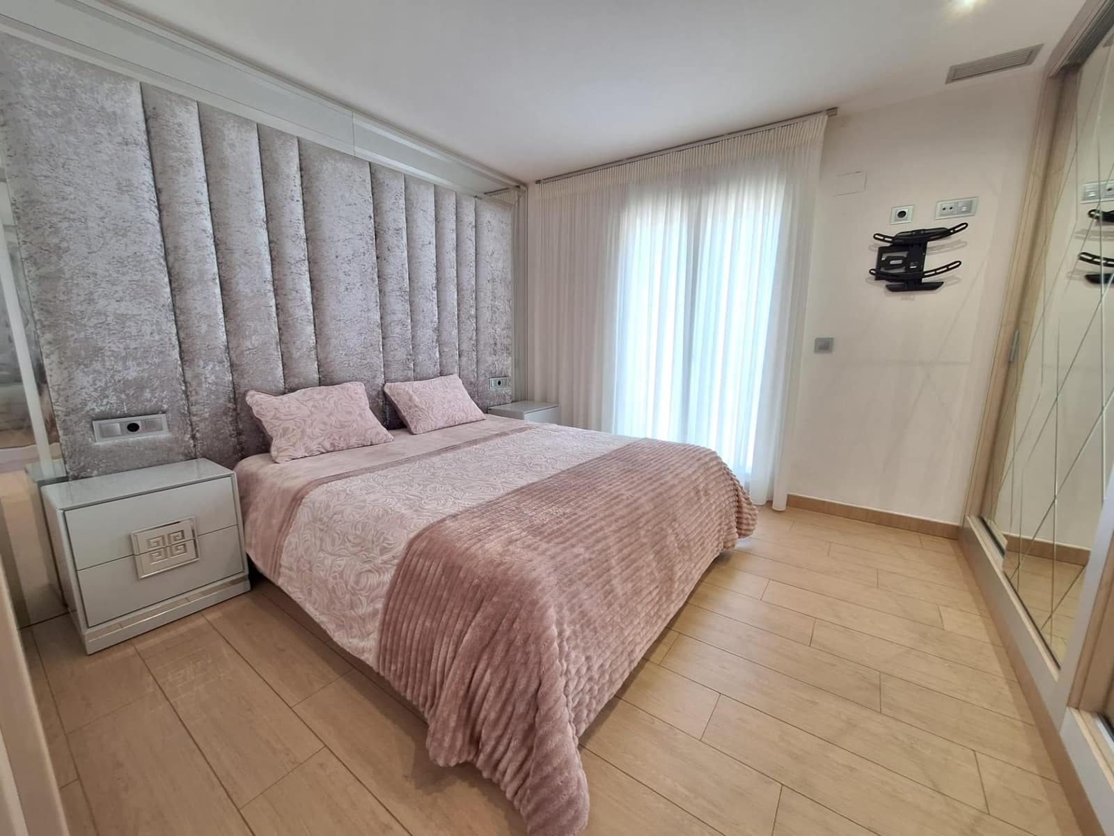 4 soverom Villa til salgs i Torrevieja med svømmebasseng garasje - € 850 000 (Ref: 9780558)