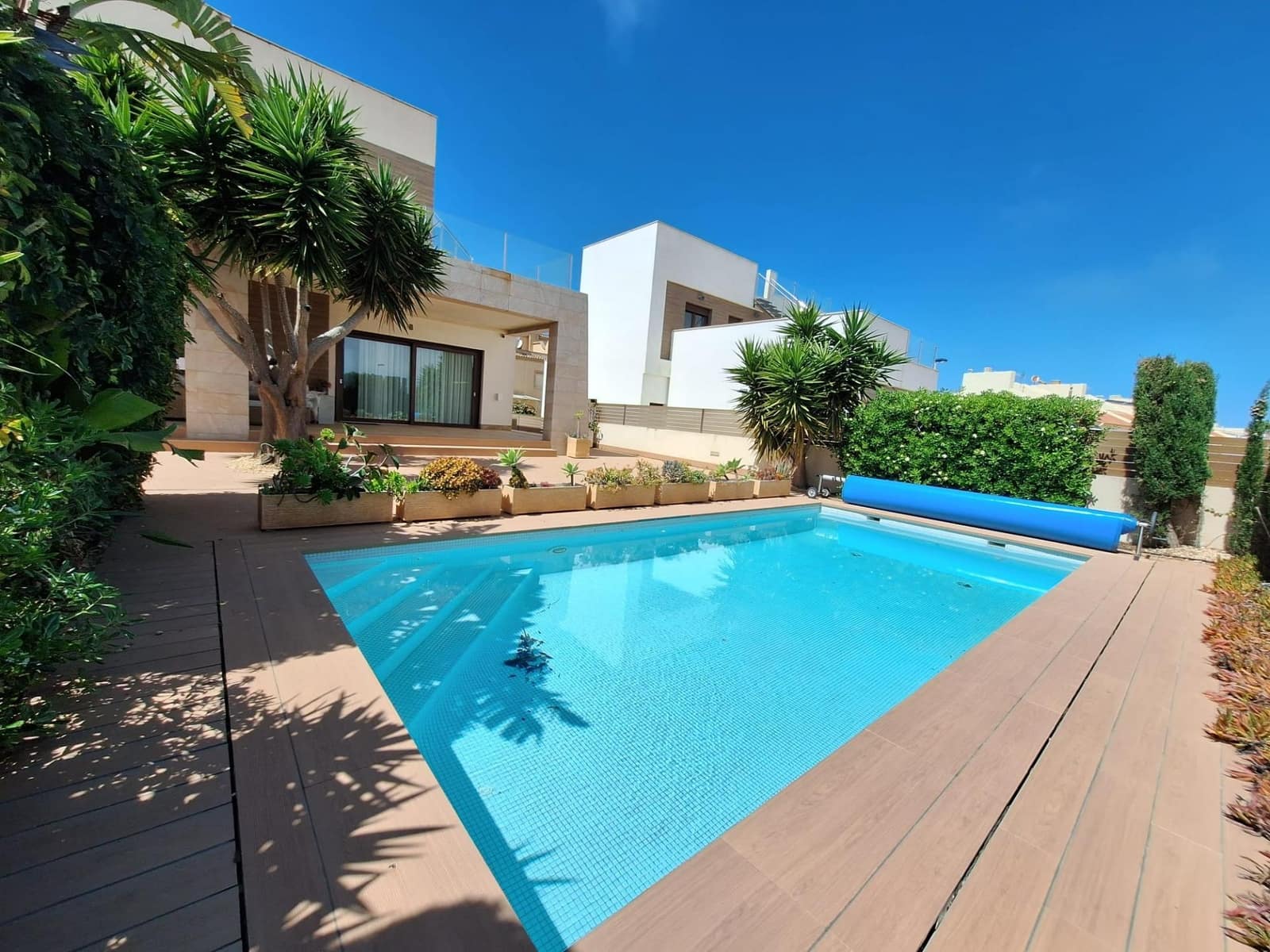 4 soverom Villa til salgs i Torrevieja med svømmebasseng garasje - € 850 000 (Ref: 9780558)