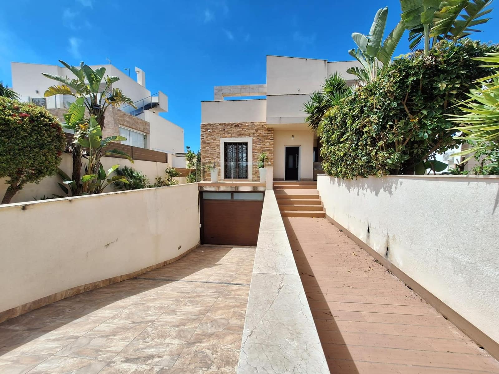 4 soverom Villa til salgs i Torrevieja med svømmebasseng garasje - € 850 000 (Ref: 9780558)