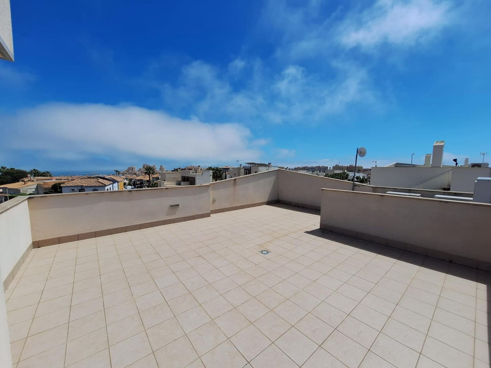4 soverom Villa til salgs i Torrevieja med svømmebasseng garasje - € 850 000 (Ref: 9780558)
