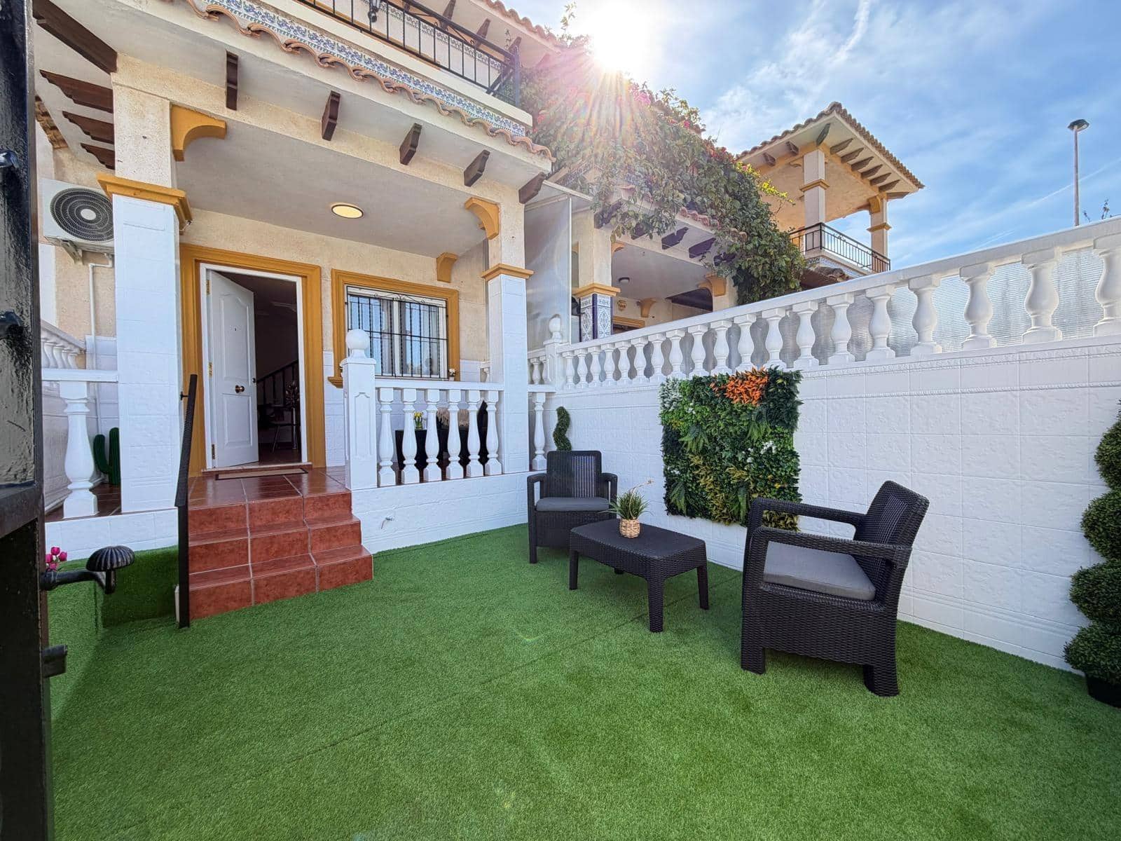 3 soveværelse Rækkehus til salg i Orihuela Costa med swimmingpool - € 259.900 (Ref: 9782989)