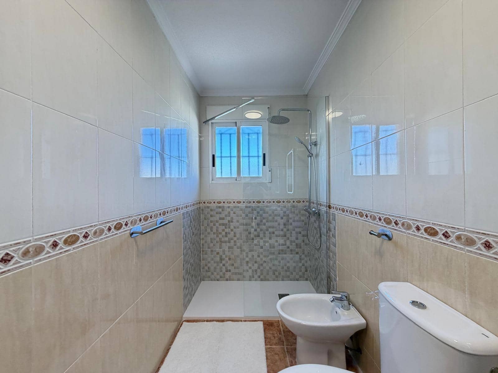 3 soveværelse Rækkehus til salg i Orihuela Costa med swimmingpool - € 259.900 (Ref: 9782989)