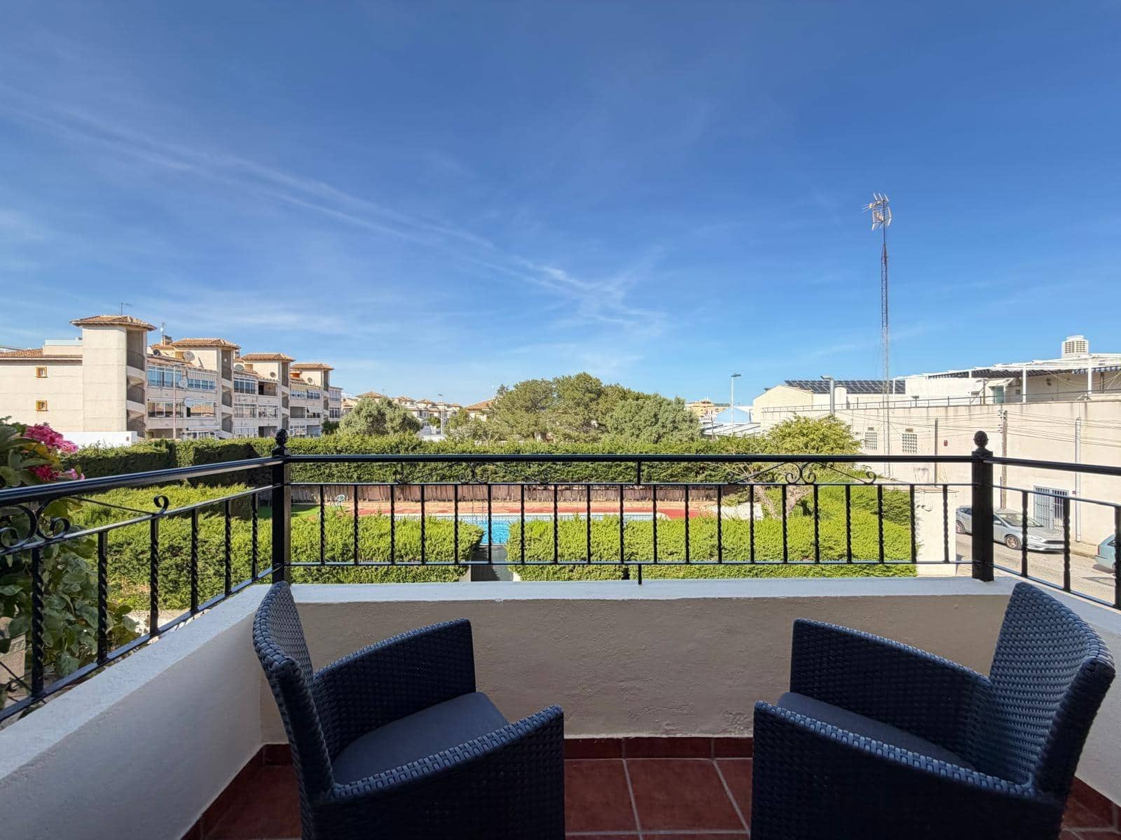 3 soveværelse Rækkehus til salg i Orihuela Costa med swimmingpool - € 259.900 (Ref: 9782989)